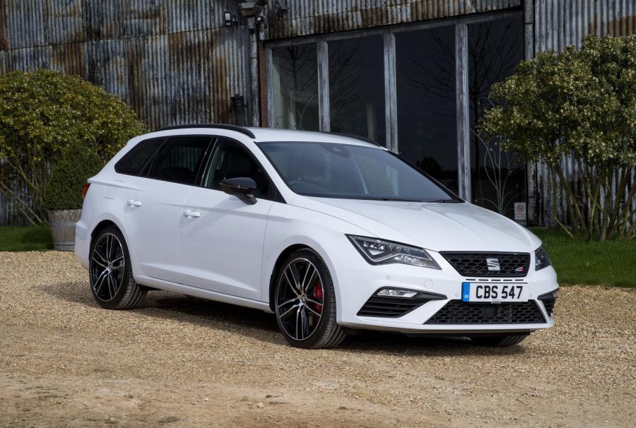  Seat Leon ST Cupra 300 2017 года  (UK) (фото 32 из 40)